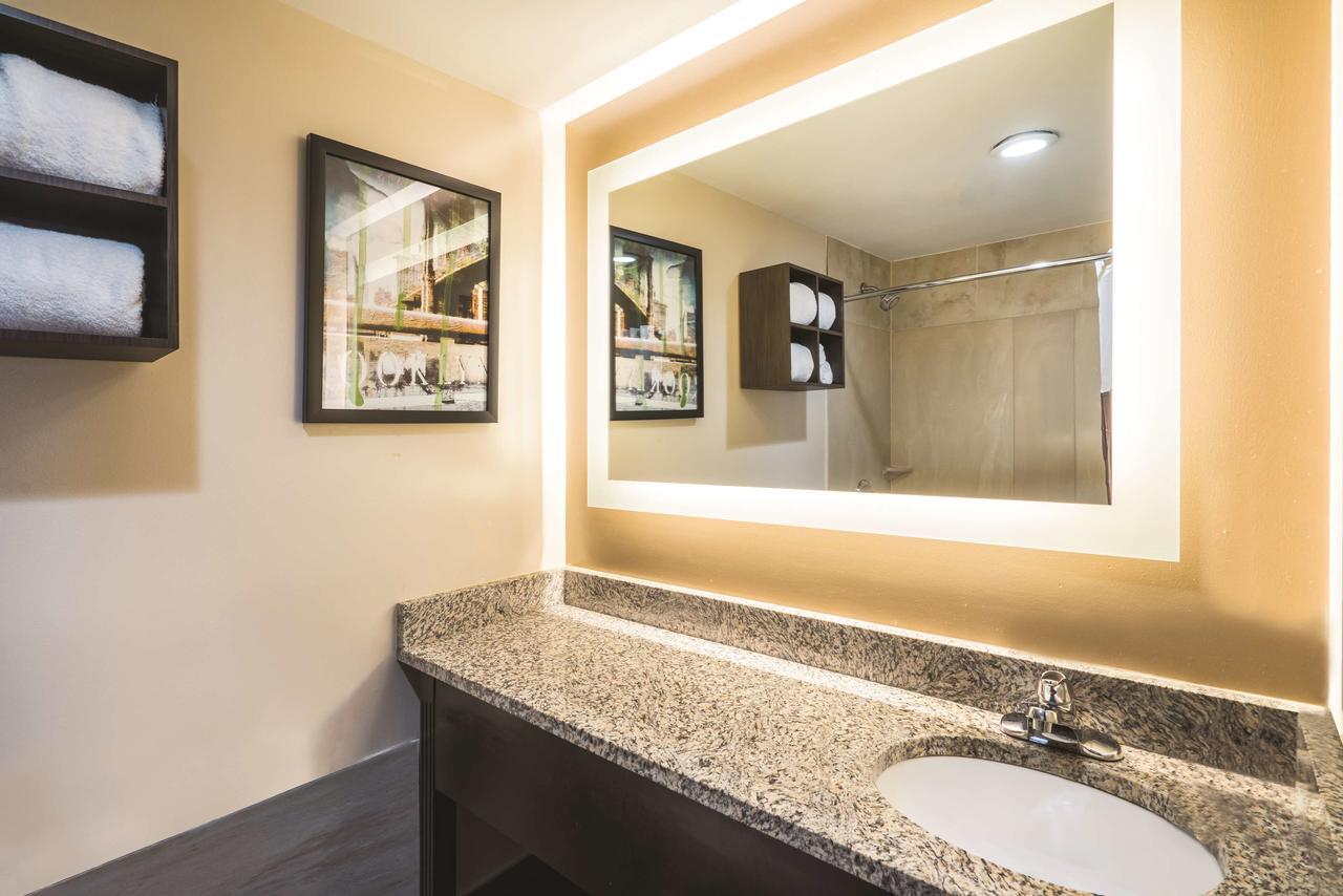 La Quinta By Wyndham Brooklyn Downtown Hotel New York Exterior photo